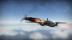 Dieser brennende B-25-J-20-Bomber ist wohl dem Untergang geweiht.