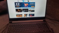 Das Display zeigt sich kontrastreich und gut ausgeleuchtet