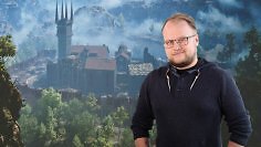 Redakteur Carlo Siebenhüner mit dem Minental im Hintergrund