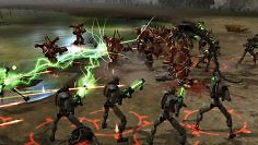 Die langsamen Necrons im Kampf mit Chaos-Truppen.