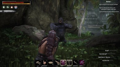 Conan Exiles im Test: Im dichten Dschungel treffen wir auf eine von Gorillas und anderem Getier bewohnten Ruine.&nbsp;