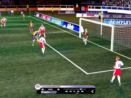 FIFA Football 2002 lag noch ein gutes Stückchen hinter dem PES-Konkurrenten zurück.