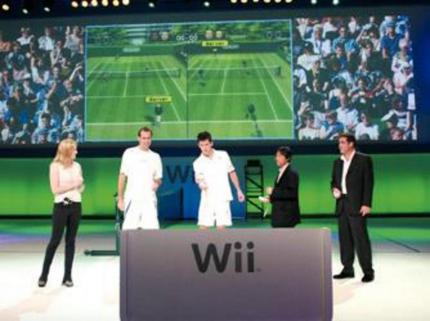 Wii-event in london: Für die Präsentation von Wii Sports engagierte Nintendo den Tennisstar Tim Henman (Bild links). Anschließend durften wir selbst Hand an die Wii-Remote legen. 