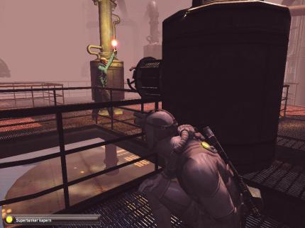 In diesem Bosskampf darf uns der Kapitän nicht sehen. Ansonsten jagt er das dicke Frachtschiff in die Luft, das würde Game Over bedeuten. 