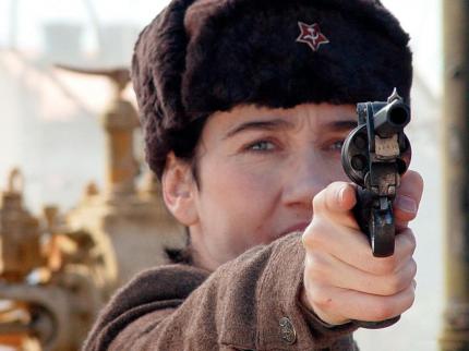 Olga verteidigt kommunistische Ideale 
