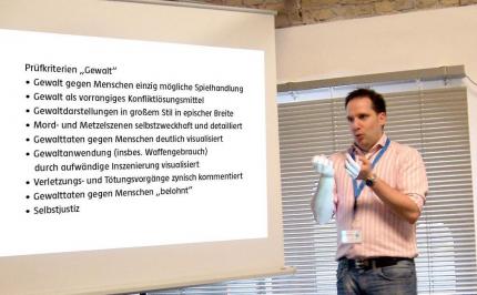 Der Rechtsanwalt Stephan Mathé erklärt hier anhand der offiziellen Richtlinien die Prüfkriterien der USK zum leidigen Thema Gewalt. Schon bei der Planung eines Spiels sollten Entwickler diese Punkte beachten. 