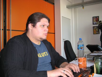 Cynamite.de-Redakteur Simon Fistrich: So sieht konzentriertes Arbeiten aus. ;-) ^^