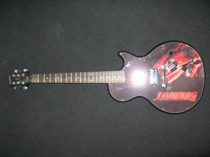 Fettes Gewinnspiel: Gewinnt eine echte E-Gitarre in Burnout-Optik!