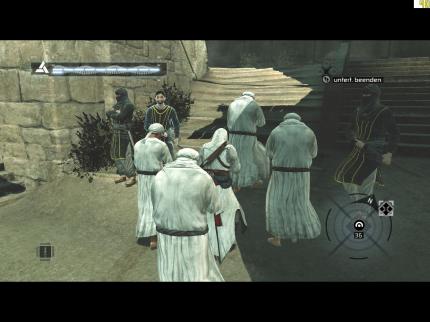Altari trägt eine Kutte mit Kapuze, um in einer Gruppe betender Mönche nicht aufzufallen. Die Nachfolger übernehmen die ikonische Kopfbedeckung, obwohl diese Gameplay-Mechanik entfällt.<br>
 
