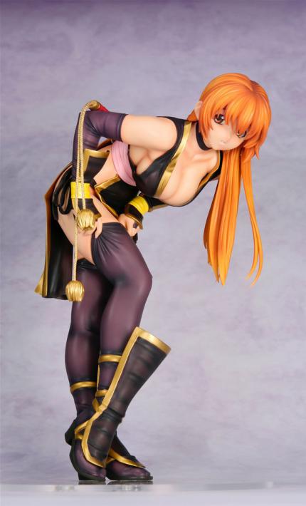 Kasumi trägt heute mal schwarz