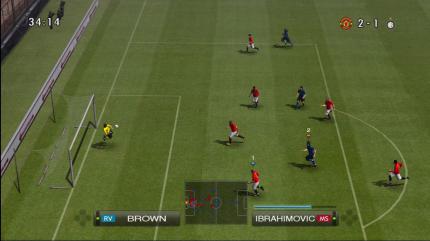 Ein Fußballspiel aus der Seitenansicht