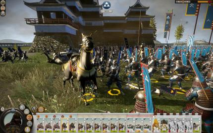Die Animationen in Shogun 2 sind hervorragend, wie hier am Reiter zu sehen ist, der vom Pferd stürzt.