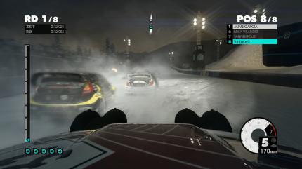 Rally-Cross: Durch den aufgewirbelten Schnee und die Dunkelheit wird euch die Sicht versperrt.