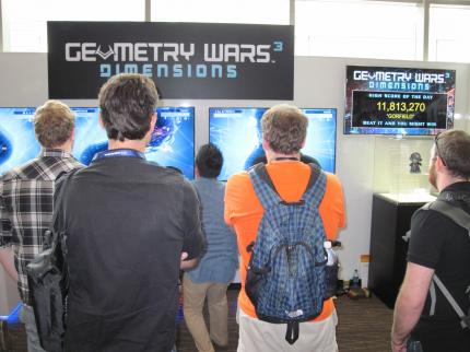 Auf der PAX-Messe in Seattle war Geometry Wars 3 erstmals anspielbar, High-Score-Wettbewerb inklusive.