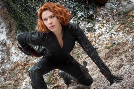 Nebenfiguren wie Black Widow werden näher beleuchtet.