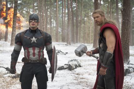 Cap und Thor bilden im Kampf ein unschlagbares Team.