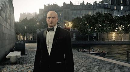 Kleider machen Leute: Verkleidungen sind ein wichtiges Feature im Spiel. Als Besucher auf der Modenschau ist der Smoking Standard-Outfit. (PC)