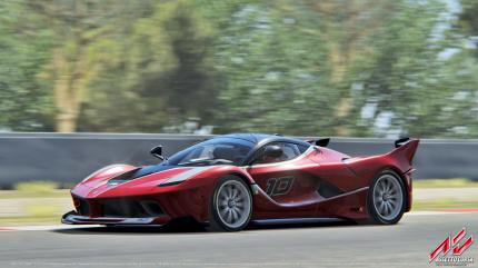 Rakete auf Rädern: Das Cover der Spielepackung von Assetto Corsa ziert dieser Ferrari FXX K. Mit seiner Systemleistung von über 1.000 PS im Nacken braucht ihr nur wenige Gegner zu fürchten. (PS4)