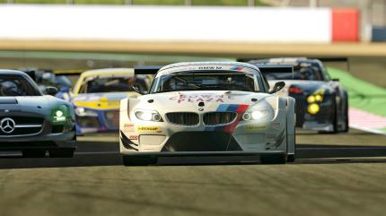 Was macht Sony? 
Auch hier ist nicht alles Gold. GT6 verkaufte sich bedeutend schlechter als sein Vorgänger. (PS3)