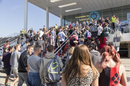 Die Gamescom wird 2017 nicht mehr sonntags stattfinden. Ob das den Besucherandrang besser verteilt? Oder geht es dafür am Samstag noch chaotischer zu?