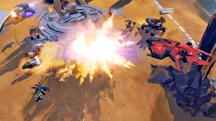 Boom, Baby: 
Schön plakativ geht es in Halo Wars 2 zu. Explosionen sehen beeindruckend aus, die Team-Zugehörigkeit der Parteien ist auf einen Blick zu erkennen. (PC)