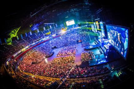 Prall gefüllt: 
Die großen Wettbewerbe im Bereich eSports sind inzwischen echte Events, die zahlreiche Zuschauer nicht nur in Arenen locken, sondern auch vor die Bildschirme!