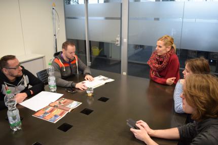 Serious Business im Meeting-Raum.