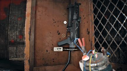 Rattatatata: 
Viele Waffen erlangt Ethan nur abseits der Pfade, die zum nächsten Plotpoint führen. Haftminen und Maschinengewehr sind tolle Helfer in der Not. (PS4)