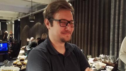 Philipp G., Triebwerkmechaniker:
'Nach zwei Stunden mit Prey kann ich aber sagen, dass es im Vergleich zu Doom viel weniger actionlastig ist. Man wird sehr langsam an die Shooter- Mechanik herangeführt. Munition ist sehr rar, also muss man die richtigen Entscheidungen treffen.'