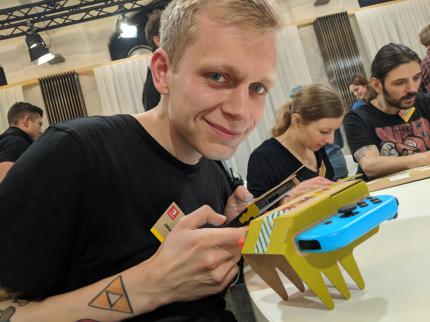 Volontär Johannes machte sich zusammen mit Kameramann Domninik auf nach Hamburg, um Nintendo Labo auf Herz und Nieren zu prüfen und auszuprobieren.
