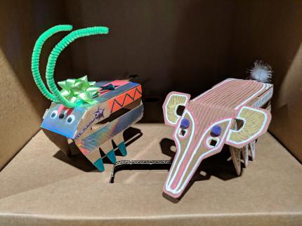 Kreativität wird bei Nintendo Labo groß geschrieben! Um eure Konstrukte, wie hier die RC-Autos, ganz nach eigenen Vorlieben zu verschönern, gibt es ein extra Set von Nintendo oder ihr nehmt einfach alles, was ihr eh schon Zuhause habt.