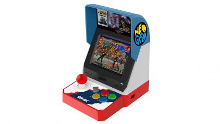 2018 erscheint SNKs Neo Geo Mini. Sie verfügt über einen Bildschirm, lässt sich aber auch per HDMI an den Fernseher anschließen.&nbsp;