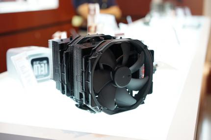 Noctua NH-D15: Monsterkühler für Übertakter ganz in Schwarz