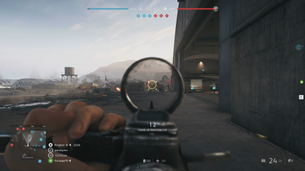 Bei 64 Spielern kann es mitunter auch chaotisch werden - vor allem dann, wenn viele Soldaten auf einem Fleck gegeneinander kämpfen.