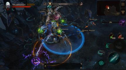 Diablo Immortal ist ein MMO, deswegen seht ihr nicht nur eingeladene Gruppenmitglieder, sondern auch in der freien Spielwelt allerhand Leute herumlaufen.