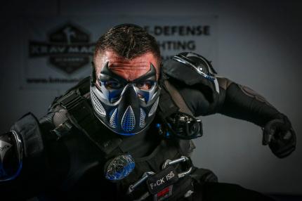 'The Nyght' der Xtreme Justice Leage ist im echten Leben ein Veteran der US-Marine und arbeitet als Sonderschullehrer.