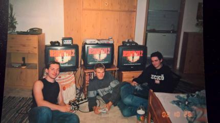 Speedruns vor dem Youtube-Zeitalter. Ein Bild vom Resident Evil 2 Speedrun im heimischen Wohnzimmer.