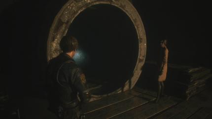 Leon S. Kennedy und Ada Wong betreten die Abwasserkanäle.