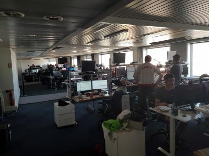 Im Studio arbeiten ungefähr 140 Leute, etwa 45 davon an A Plague Tale, doch einige basteln auch an Spielen für Microsofts HoloLens.