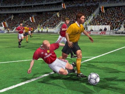 Das im November 2000 veröffentlichte FIFA 2001 fiel vor allem durch optische Veränderungen auf. So verfolgten nun Linienrichter, animierte Zuschauer oder Trainer das Geschehen auf dem Platz.