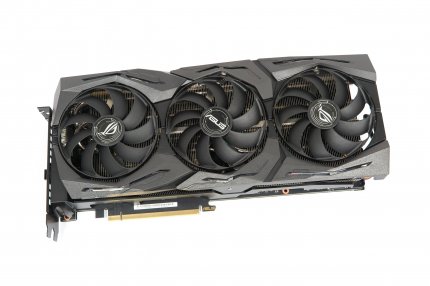 Eine Grafikkarte wie die Nvidia RTX 2080 Super (hier von Asus) kostet ab etwa 690 Euro - zu diesem Preis bekommt man bereits einen kompletten PC, der moderne Spiele gut in Full-HD darstellen kann.