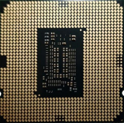 Eine Sockel 1200-CPU von unten mit ihren Kontaktstellen zum Sockel