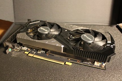 DIe KFA2 GeForce RTX 2060 Super misst 24,5&nbsp; Zentimeter in der Länge