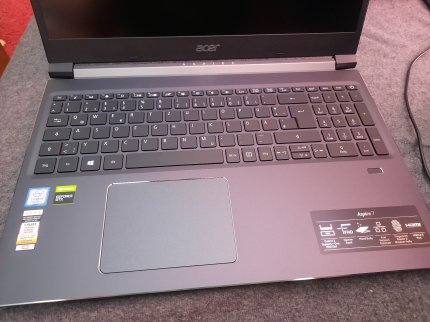 Der Arbeitsbereich des Acer Aspire 7 A715-74G