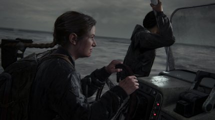 Mit dem Boot begeben sich Yara und Abby zur Scar-Insel.