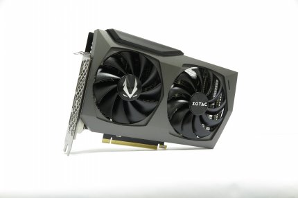 Die Nvidia GeForce RTX 3070 - hier ein recht kleines Modell von Zotac - ist ab und an verfügbar. Derzeit geht der Preistrend in Richtung über 650 Euro.