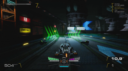 Im Flowmenturm-Modus müssen wir durch die grünen Tore fahren, um keinen Schaden zu bekommen. Ob wir aber das Tor erwischt haben, erzählt uns das Spiel kaum.