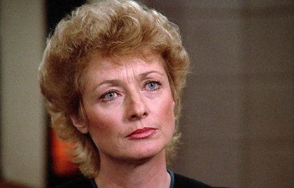 Ohne eigenes Verschulden hatte Diana Muldaur einen schweren Stand. Sie ersetzte die beliebte Gates McFadden und galt für viele als „Ersatz-Doktor“. <br> &nbsp;