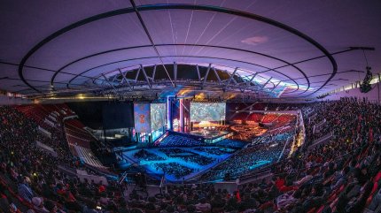 Esports ist und bleibt ein Zuschauermagnet und das selbst in Zeiten von Pandemien. Hier ein Bild von den Worlds 2020 aus der SAIC Motor Pudong Arena in Shanghai.&nbsp;