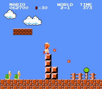 Power-ups, die neue Heldenfähigkeiten mit sich bringen, gibt es bereits seit Pac-Man aus dem Jahr 1980. Weltweit Kultstatus erreichen sie jedoch erst mit Super Mario Bros., das unter anderem den Superpilz, den Feuerball (im Bild) und den Superstern einführt.